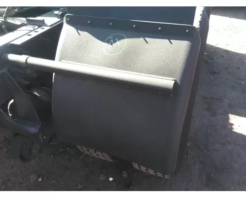 INTERNATIONAL PROSTAR 113 FENDER, QUARTERHALF REAR