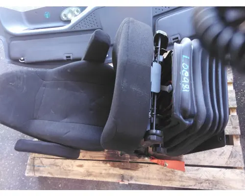 INTERNATIONAL PROSTAR 113 SEAT, FRONT
