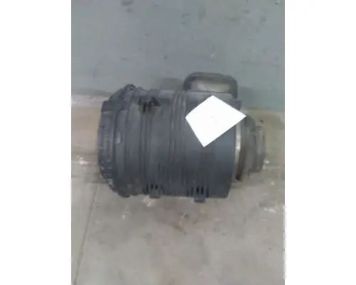 INTERNATIONAL PROSTAR 122 AIR CLEANER