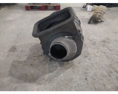 INTERNATIONAL PROSTAR 122 AIR CLEANER