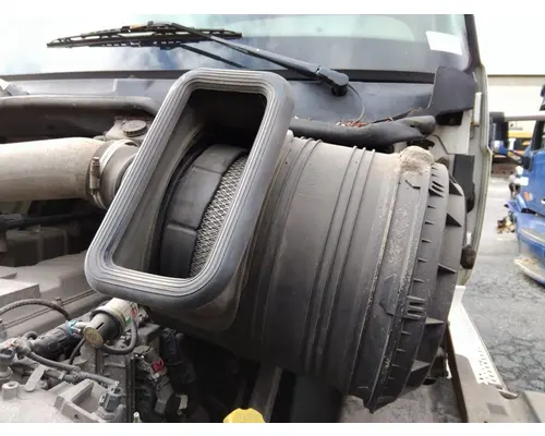 INTERNATIONAL PROSTAR 122 AIR CLEANER