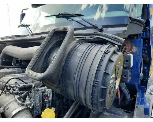 INTERNATIONAL PROSTAR 122 AIR CLEANER