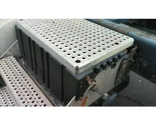 INTERNATIONAL PROSTAR 122 BATTERY BOX COVER