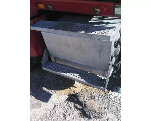 INTERNATIONAL PROSTAR 122 BATTERY BOX STEP