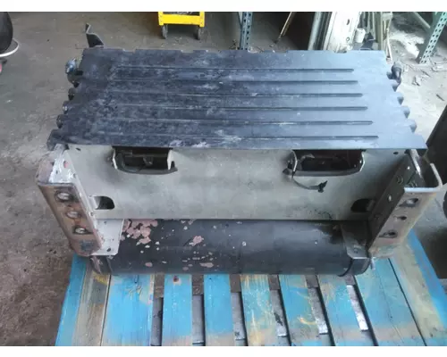 INTERNATIONAL PROSTAR 122 BATTERY BOX
