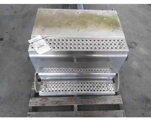INTERNATIONAL PROSTAR 122 BATTERY BOX