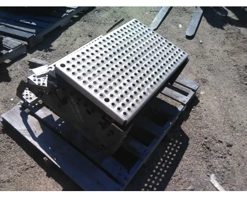 INTERNATIONAL PROSTAR 122 BATTERY BOX