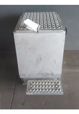 INTERNATIONAL PROSTAR 122 BATTERY BOX