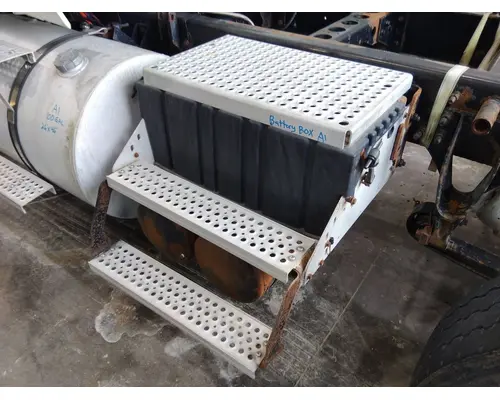 INTERNATIONAL PROSTAR 122 BATTERY BOX