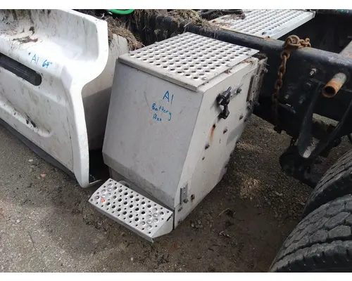 INTERNATIONAL PROSTAR 122 BATTERY BOX