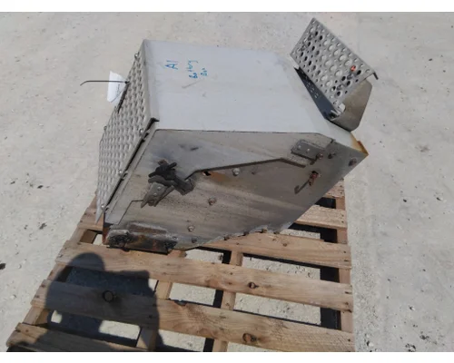 INTERNATIONAL PROSTAR 122 BATTERY BOX