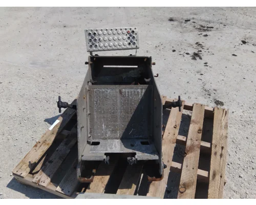 INTERNATIONAL PROSTAR 122 BATTERY BOX