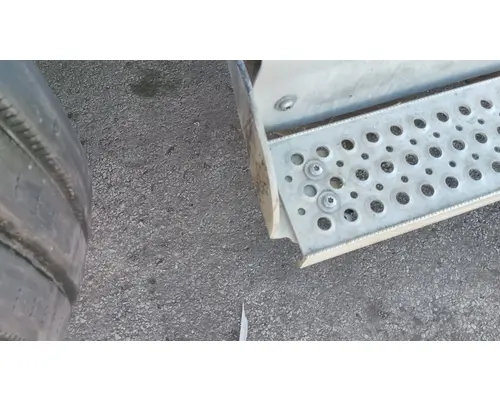 INTERNATIONAL PROSTAR 122 BATTERY BOX