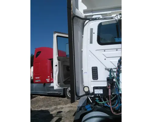 INTERNATIONAL PROSTAR 122 CAB EXTENSION