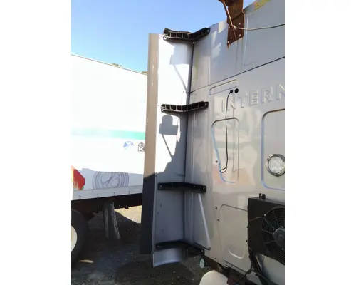 INTERNATIONAL PROSTAR 122 CAB EXTENSION