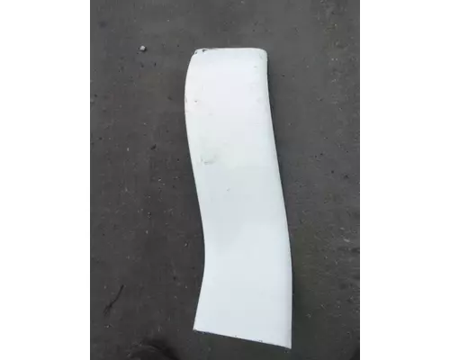 INTERNATIONAL PROSTAR 122 CAB SKIRT FILLER PANEL