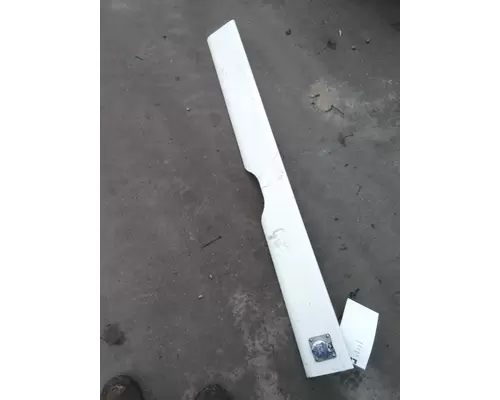 INTERNATIONAL PROSTAR 122 CAB SKIRT FILLER PANEL