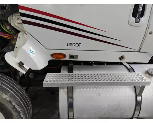 INTERNATIONAL PROSTAR 122 CAB SKIRT FILLER PANEL