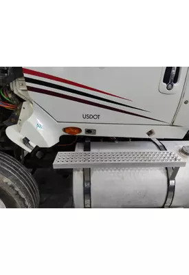 INTERNATIONAL PROSTAR 122 CAB SKIRT FILLER PANEL