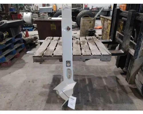 INTERNATIONAL PROSTAR 122 CAB SKIRT FILLER PANEL