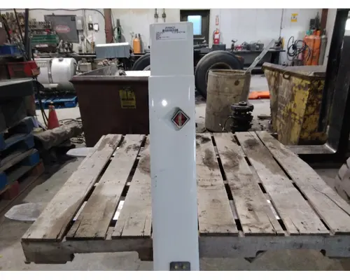 INTERNATIONAL PROSTAR 122 CAB SKIRT FILLER PANEL