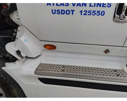 INTERNATIONAL PROSTAR 122 CAB SKIRT FILLER PANEL