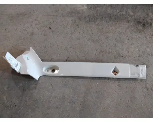 INTERNATIONAL PROSTAR 122 CAB SKIRT FILLER PANEL