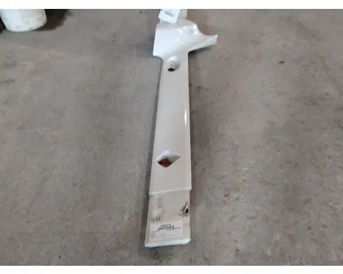 INTERNATIONAL PROSTAR 122 CAB SKIRT FILLER PANEL