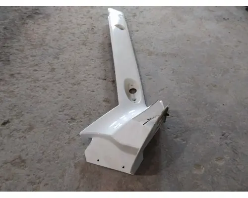 INTERNATIONAL PROSTAR 122 CAB SKIRT FILLER PANEL