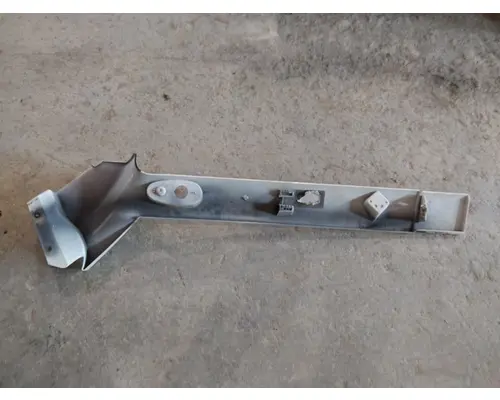 INTERNATIONAL PROSTAR 122 CAB SKIRT FILLER PANEL