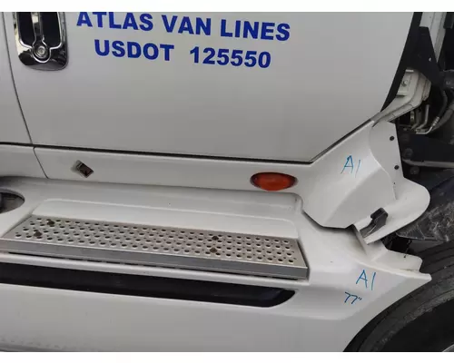 INTERNATIONAL PROSTAR 122 CAB SKIRT FILLER PANEL