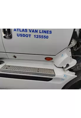 INTERNATIONAL PROSTAR 122 CAB SKIRT FILLER PANEL