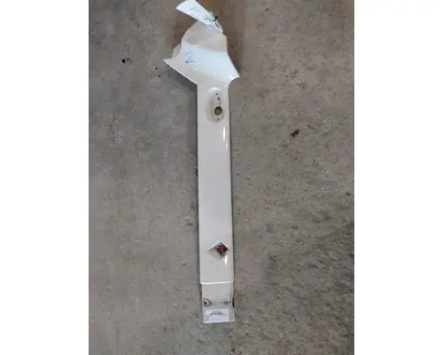 INTERNATIONAL PROSTAR 122 CAB SKIRT FILLER PANEL