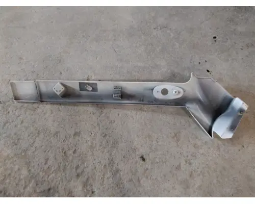 INTERNATIONAL PROSTAR 122 CAB SKIRT FILLER PANEL