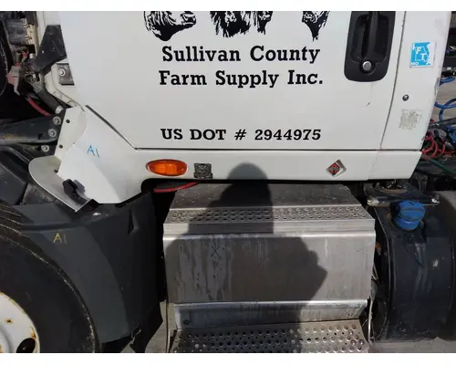 INTERNATIONAL PROSTAR 122 CAB SKIRT FILLER PANEL