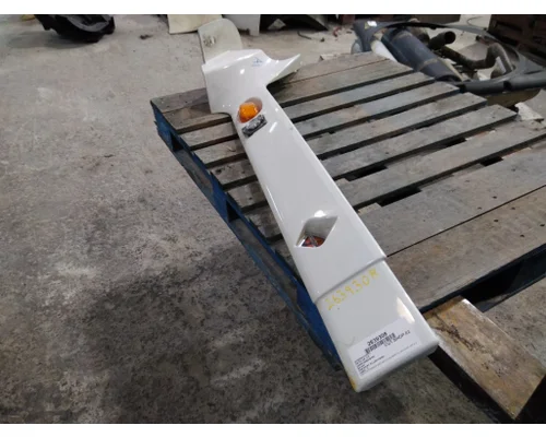 INTERNATIONAL PROSTAR 122 CAB SKIRT FILLER PANEL