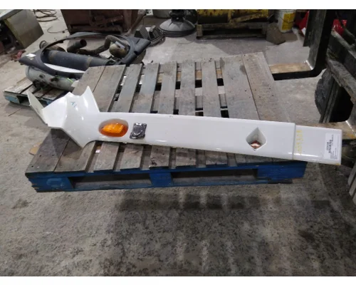 INTERNATIONAL PROSTAR 122 CAB SKIRT FILLER PANEL
