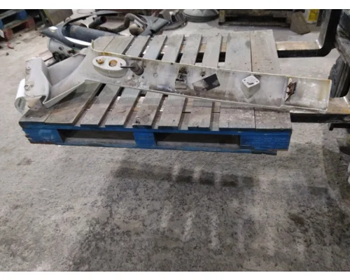INTERNATIONAL PROSTAR 122 CAB SKIRT FILLER PANEL