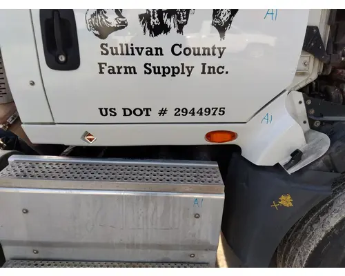 INTERNATIONAL PROSTAR 122 CAB SKIRT FILLER PANEL