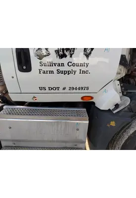 INTERNATIONAL PROSTAR 122 CAB SKIRT FILLER PANEL