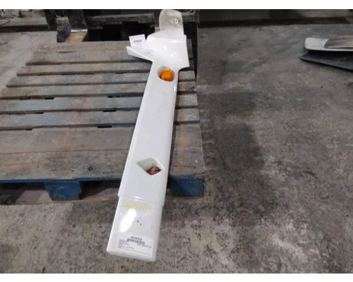 INTERNATIONAL PROSTAR 122 CAB SKIRT FILLER PANEL