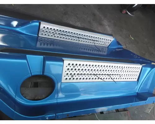 INTERNATIONAL PROSTAR 122 CAB SKIRTSIDE FAIRING