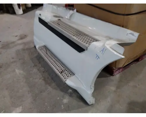 INTERNATIONAL PROSTAR 122 CAB SKIRTSIDE FAIRING