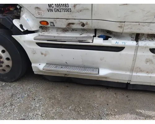 INTERNATIONAL PROSTAR 122 CAB SKIRTSIDE FAIRING