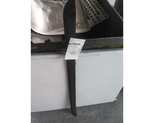 INTERNATIONAL PROSTAR 122 CAB SKIRTSIDE FAIRING