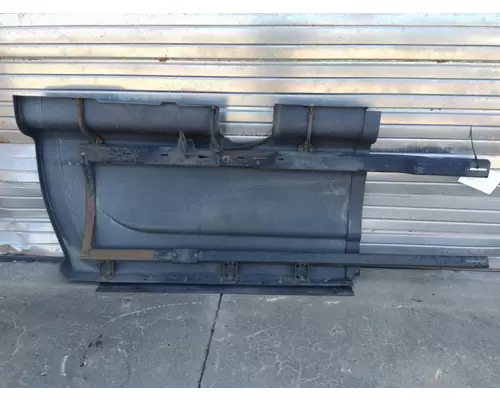 INTERNATIONAL PROSTAR 122 CAB SKIRTSIDE FAIRING