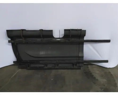 INTERNATIONAL PROSTAR 122 CAB SKIRTSIDE FAIRING