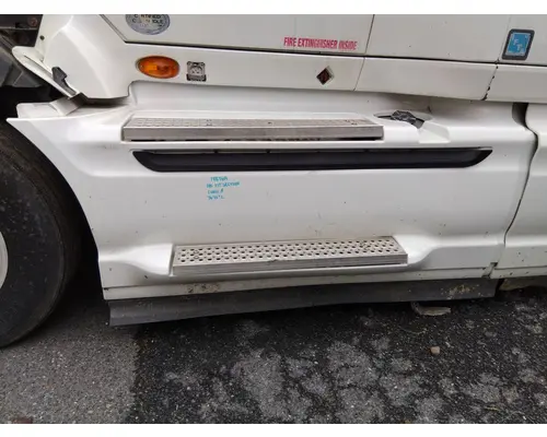 INTERNATIONAL PROSTAR 122 CAB SKIRTSIDE FAIRING