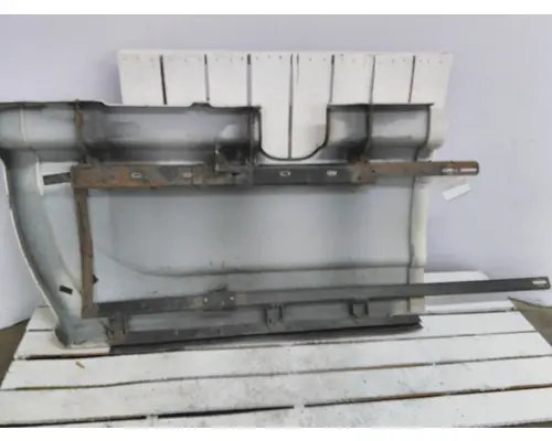 INTERNATIONAL PROSTAR 122 CAB SKIRTSIDE FAIRING