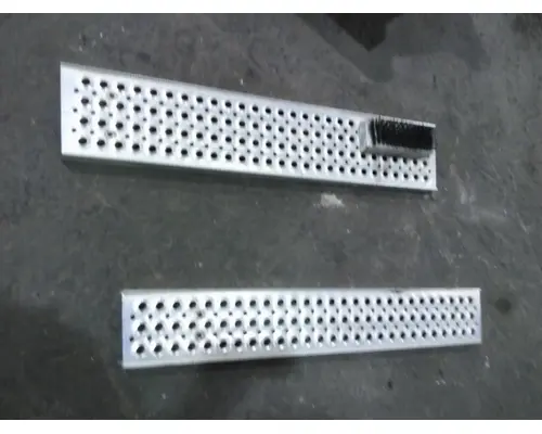 INTERNATIONAL PROSTAR 122 CAB SKIRTSIDE FAIRING